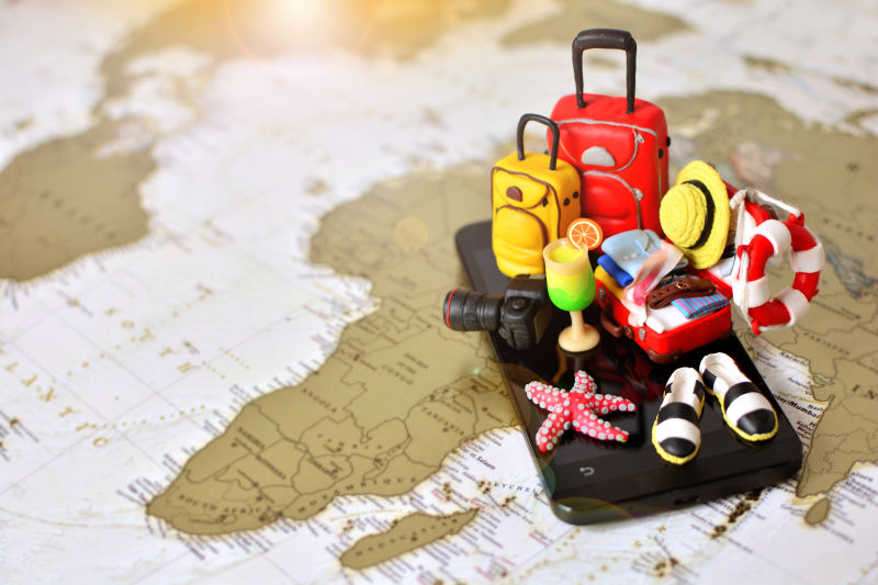 地图上的行李箱模型