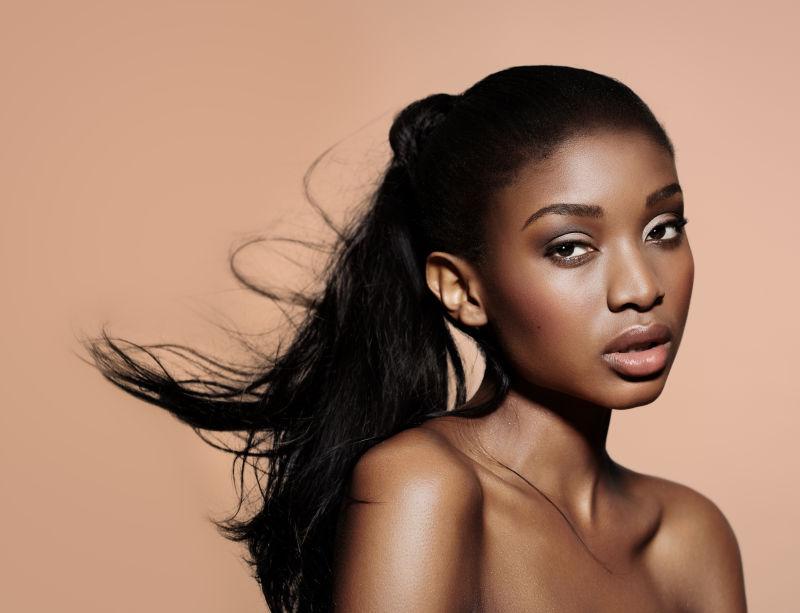 长发的黑人美女