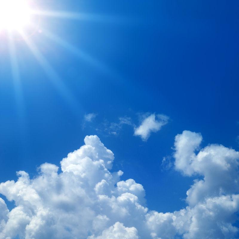 蓝天白云图片-阳光照耀下的蓝天白云素材-高清图片-摄影照片-寻图免费打包下载