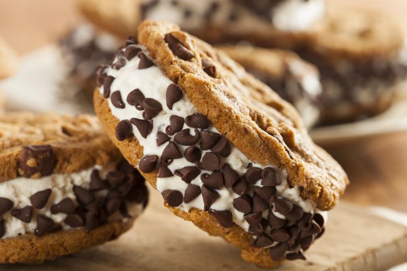 自制巧克力曲奇饼干冰淇淋