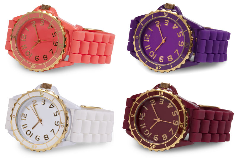 白色背景下四款颜色不同的手表