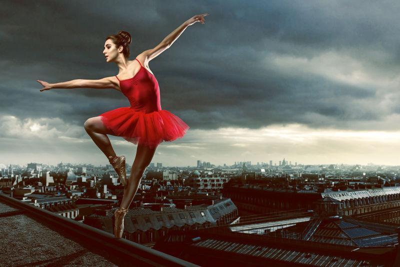 穿着红色裙子的芭蕾舞者
