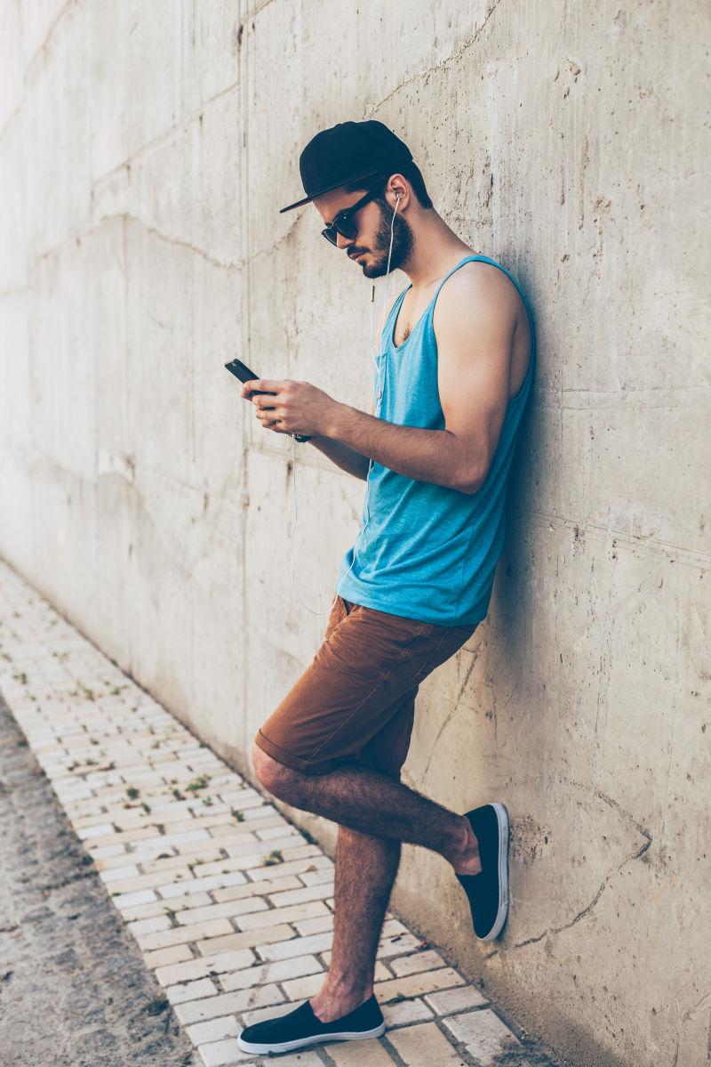 在户外享受音乐