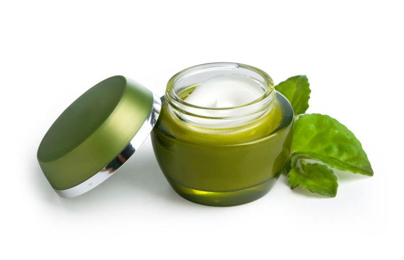 白色背景上的美容面霜