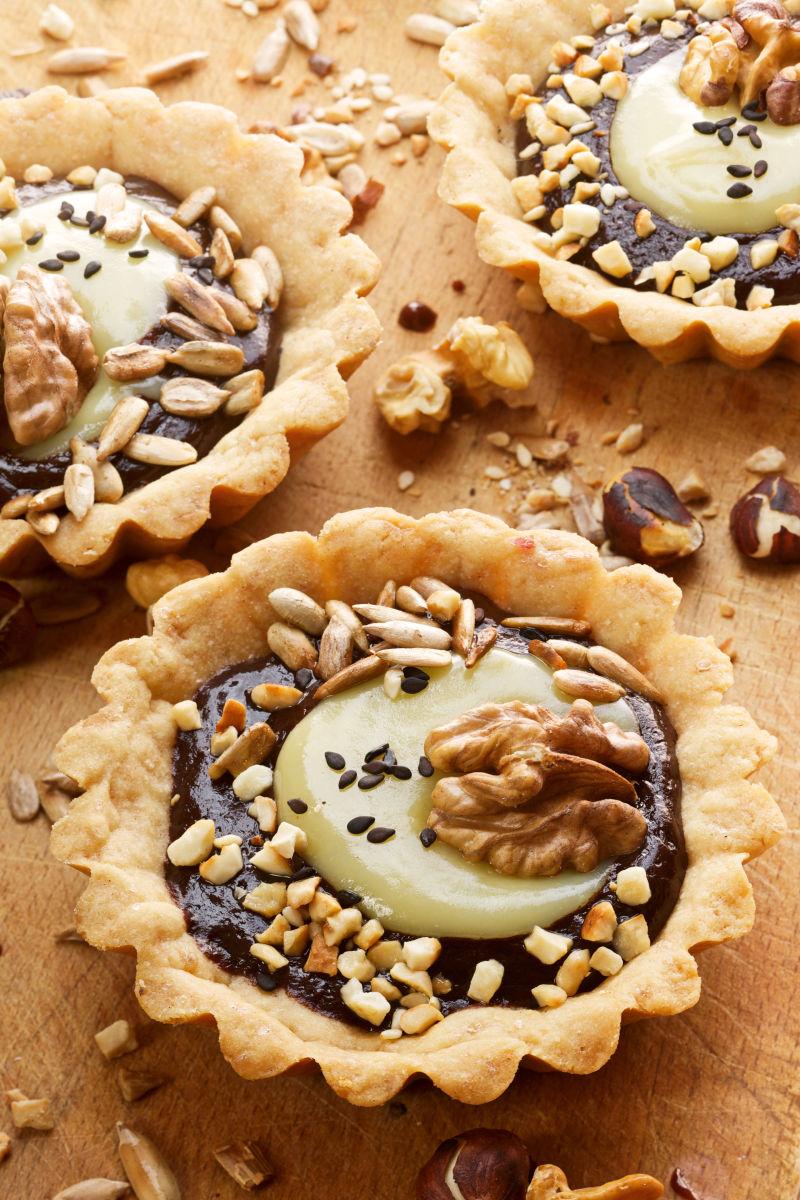 巧克力和坚果糕点