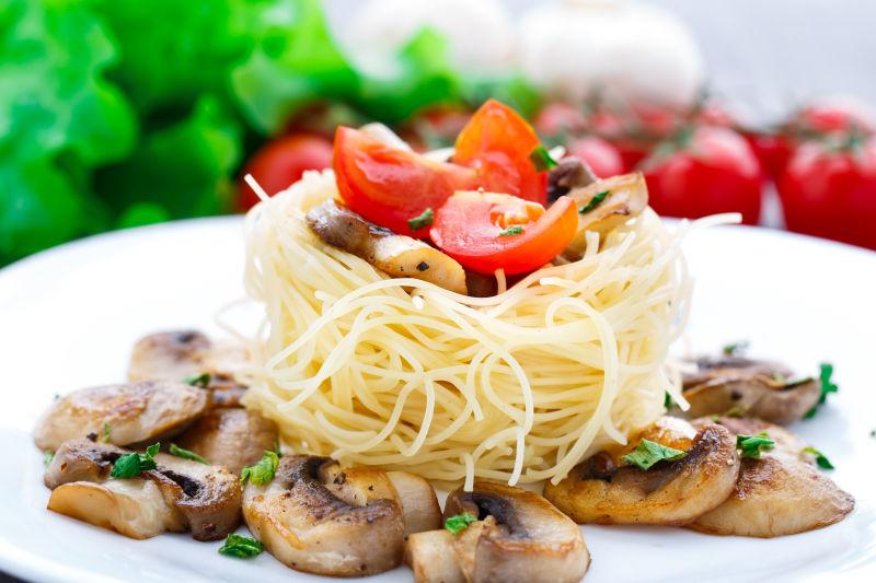 樱桃番茄香菇意大利面