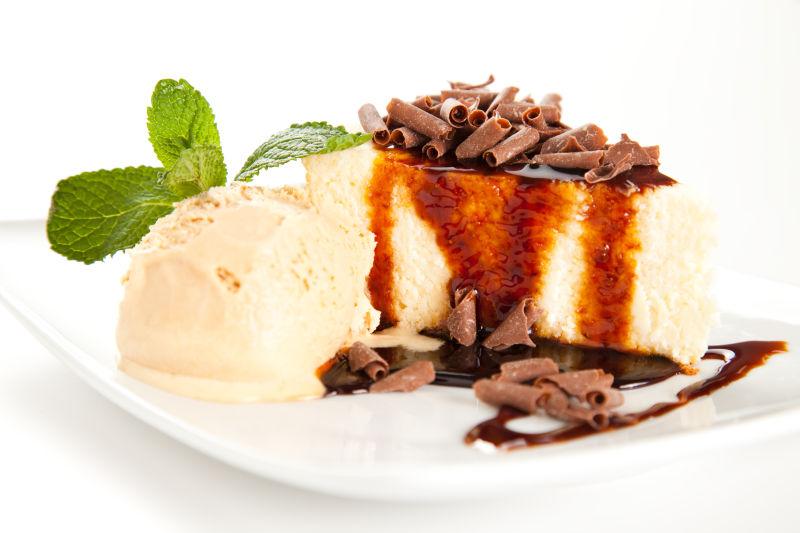 冰淇淋巧克力屑和薄荷芝士蛋糕