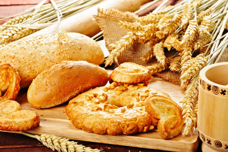 传统的金色小麦面包