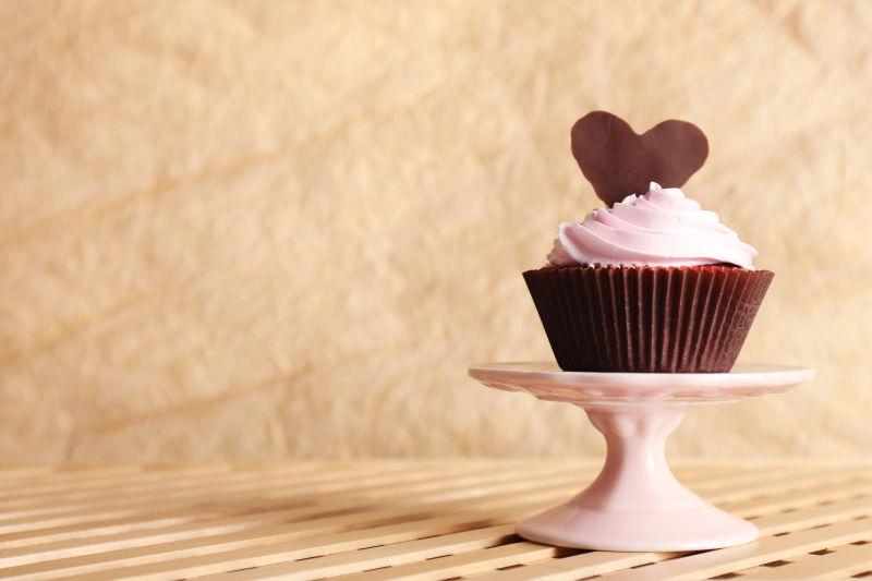 粉色的美味纸杯蛋糕