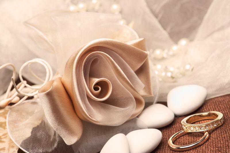 婚礼背景与婚礼戒指