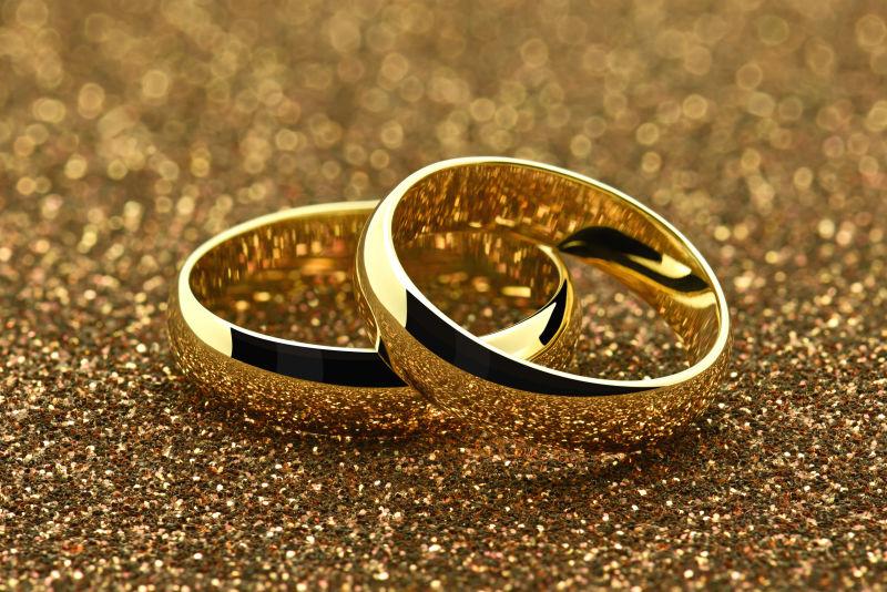 情侣的金戒指