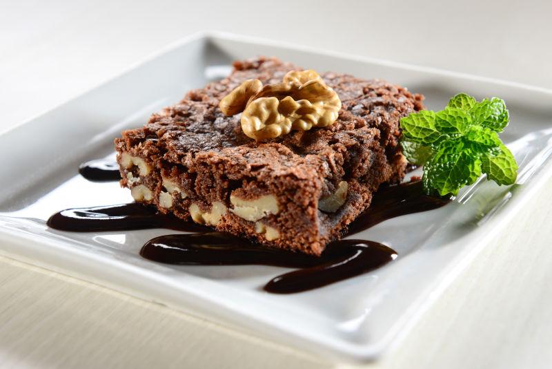 布朗尼坚果蛋糕