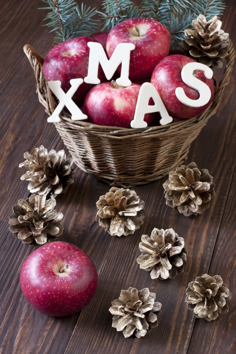 圣诞节的一筐苹果
