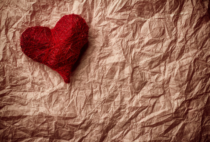 红色毛线心形