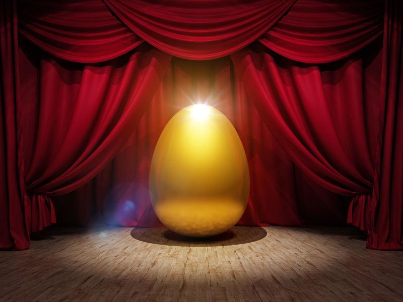 舞台上的巨大金蛋