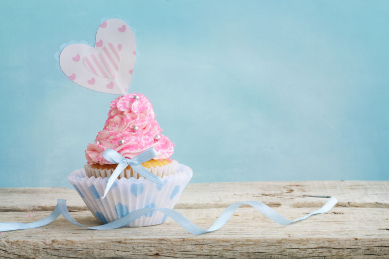 可爱的粉色爱心蛋糕