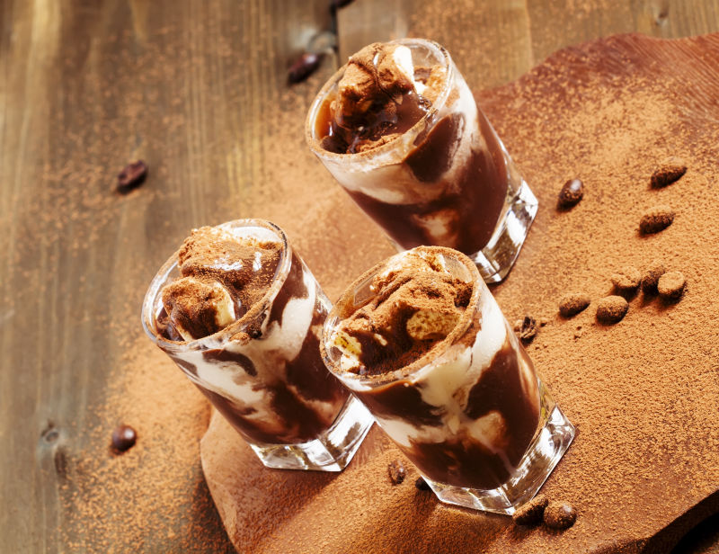 巧克力冰淇淋甜点