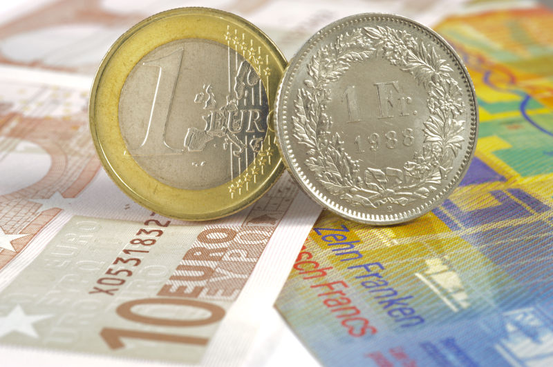 欧元和瑞士法郎硬币纸币