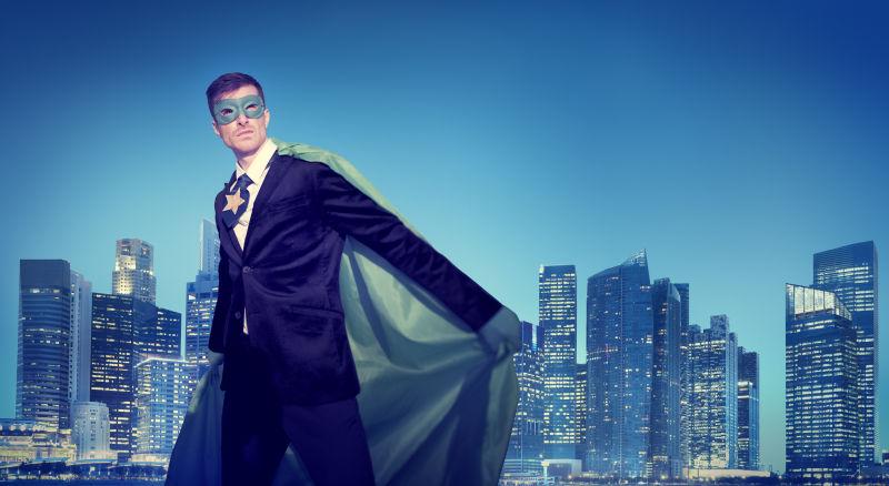 商业城市景观下的超级英雄