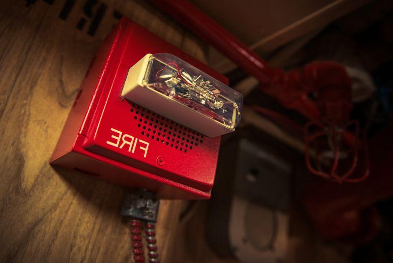 带闪光灯的火灾报警器