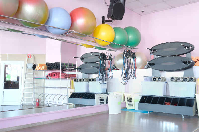 健身房的瑜伽球