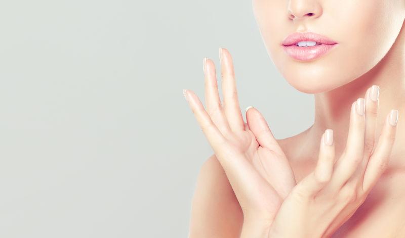 美女的修长手指