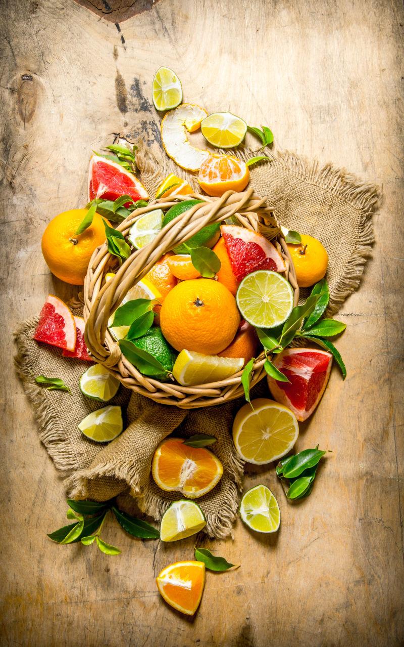 一篮子柑橘类水果