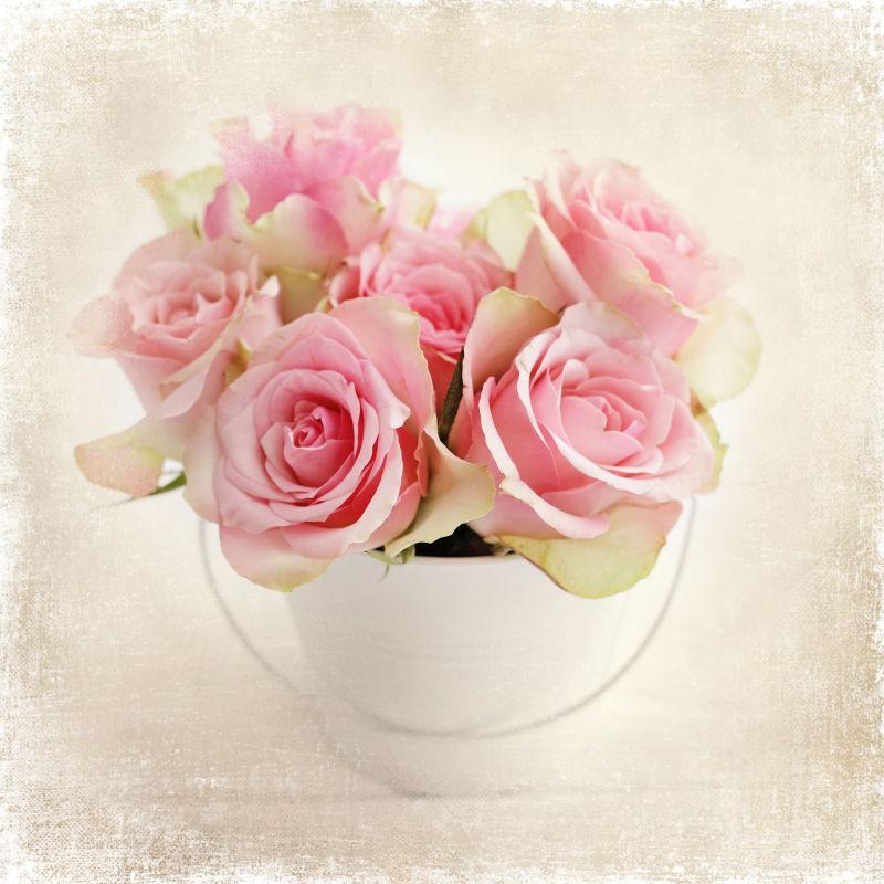 花瓶里的玫瑰花束