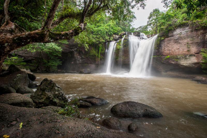 泰国KAYYAWAT国家公园的HaWWSWAT瀑布