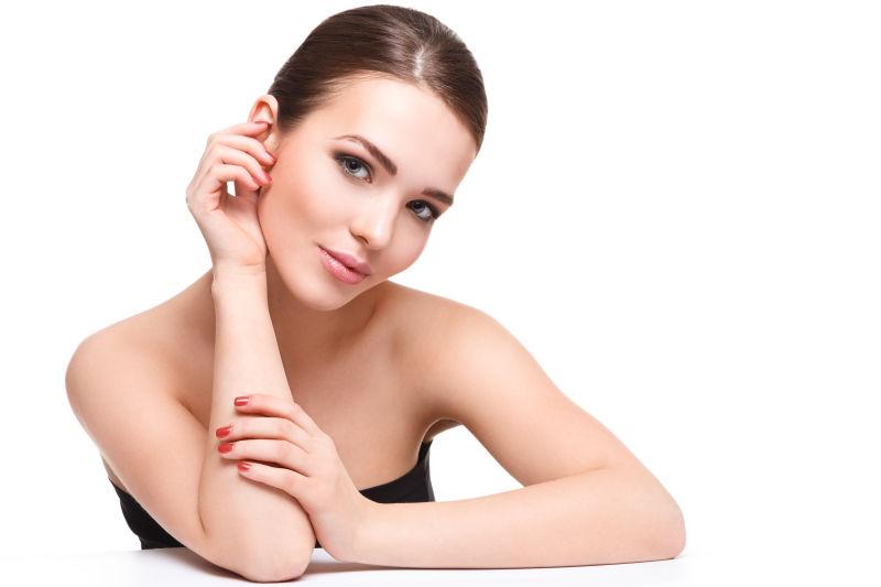 金发美女楚楚动人的眼神