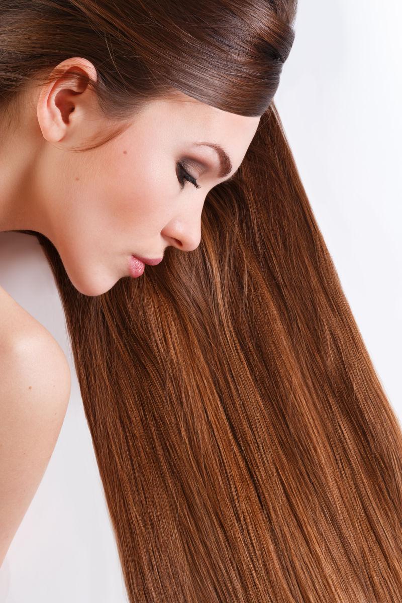 漂亮女人的金色秀发