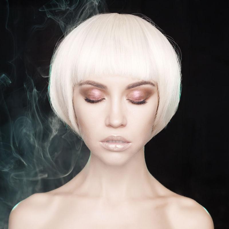 艺术时装工作室肖像美丽的金发碧眼