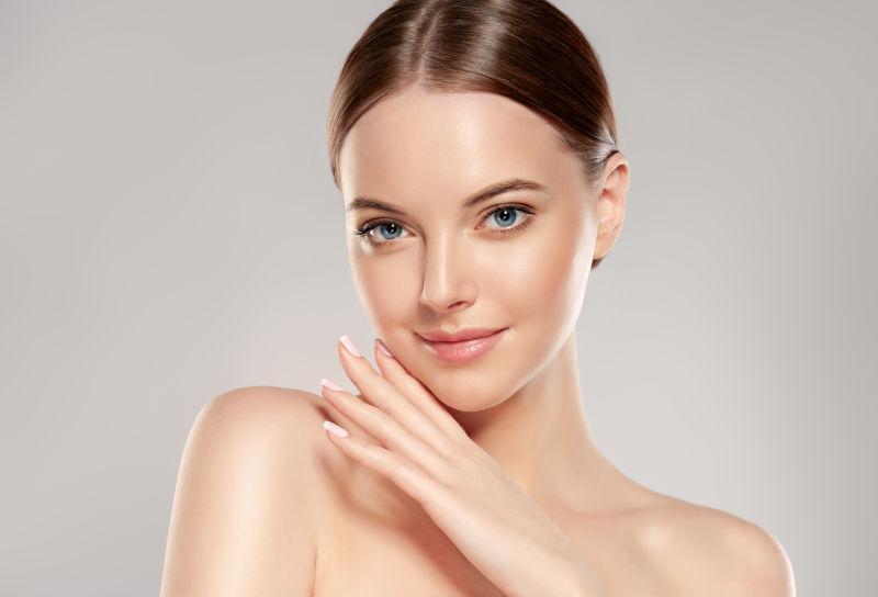 皮肤白净的漂亮女孩