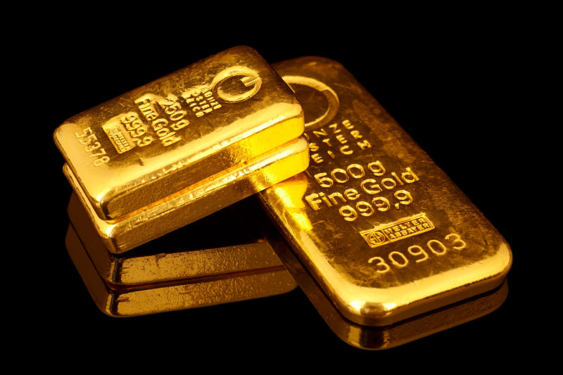 黑色背景下的金锭