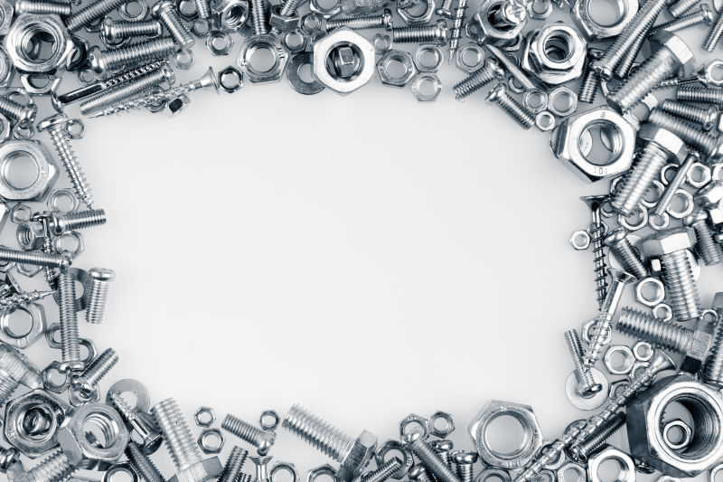 白色背景中的螺母和螺栓