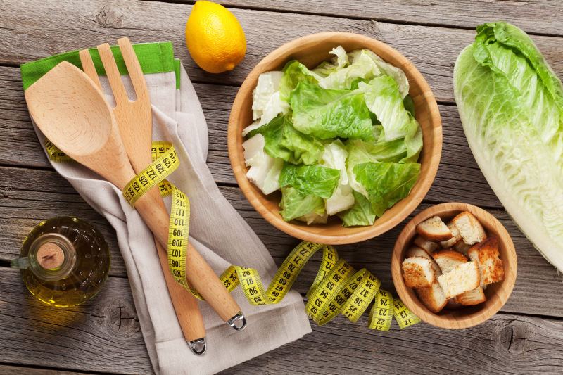 新鲜健康的凯撒沙拉烹饪