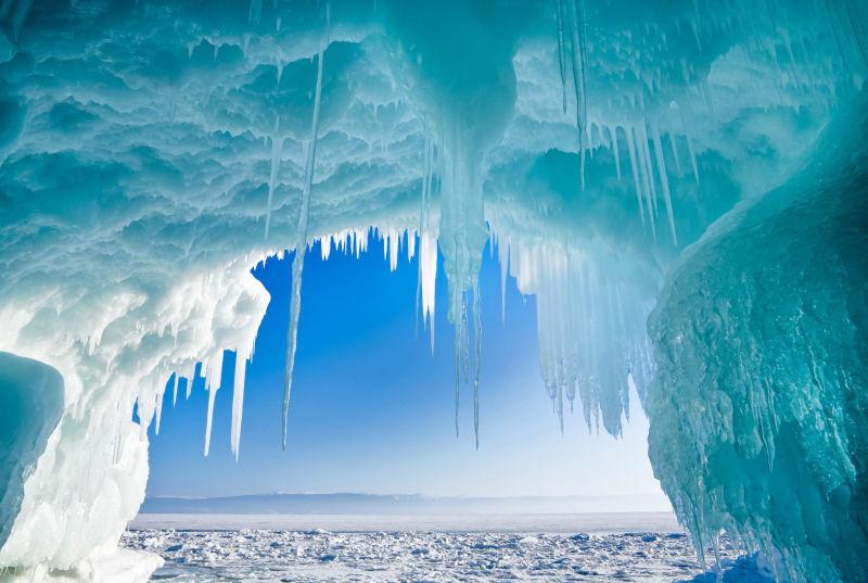 冰山的洞穴