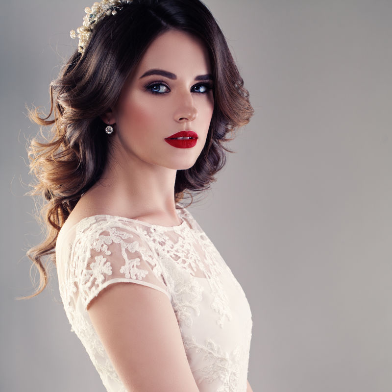 美丽的卷发新娘