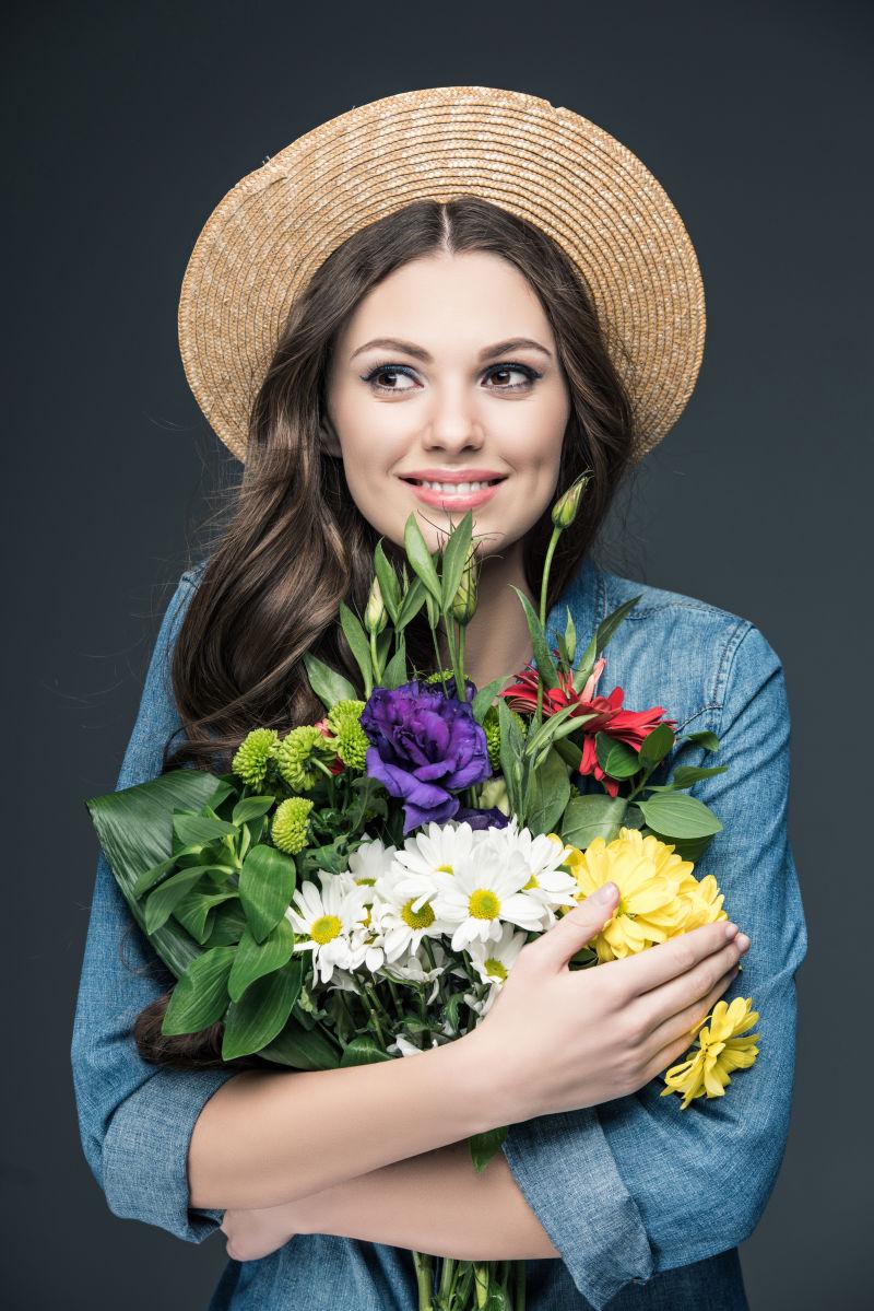 捧着鲜花的女孩