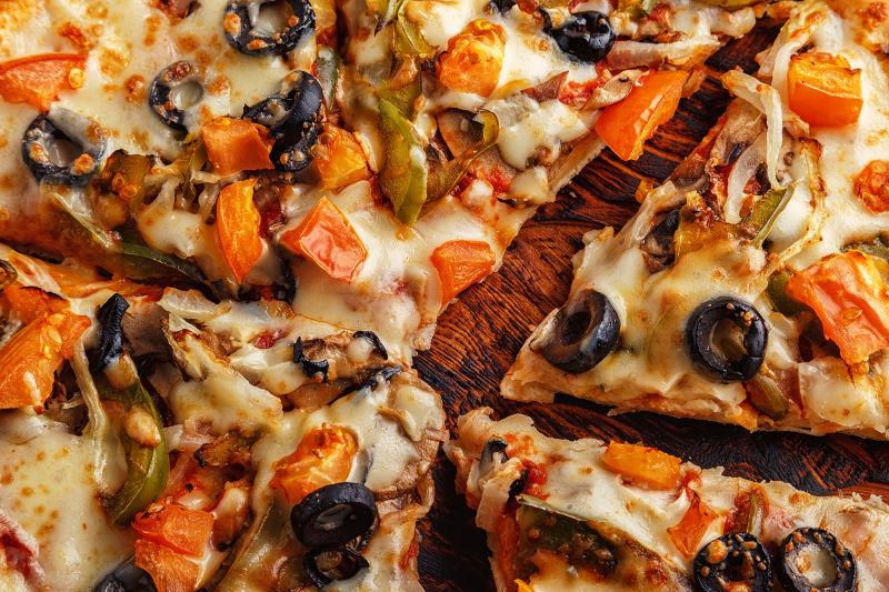 素食的比萨饼与莫萨雷拉的干酪