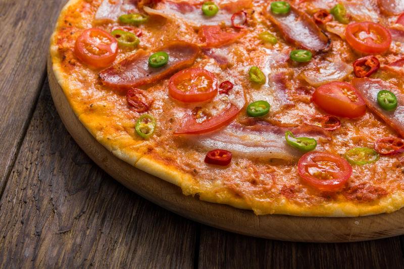 红椒绿椒美味比萨