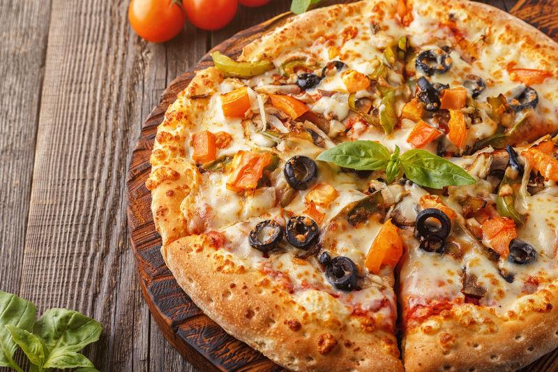 素食比萨饼与莫萨雷拉干酪