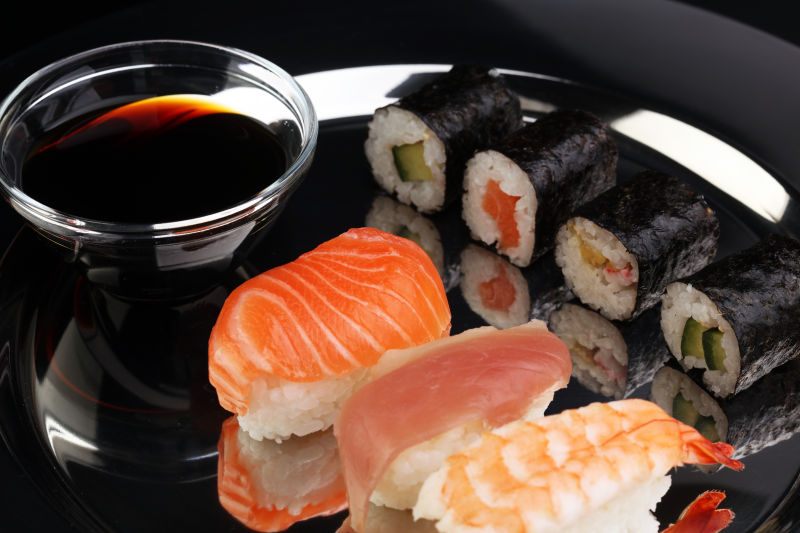 不锈钢胖子里的美味寿司