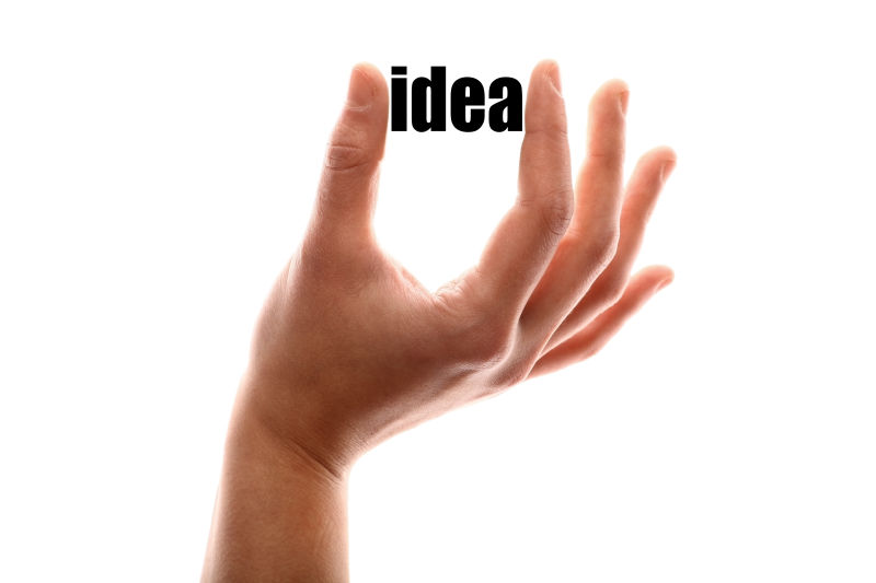 一只手挤压单词“想法