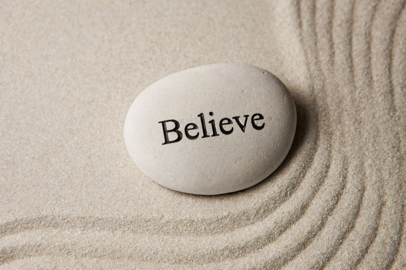 鹅软石上的相信概念