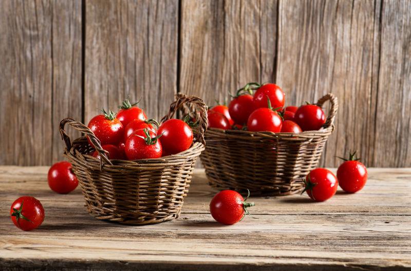 篮子里的西红柿