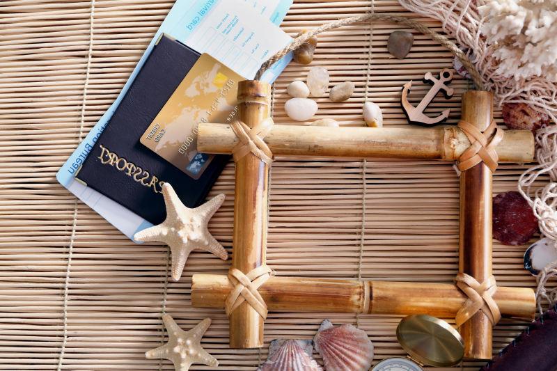 凉席背景中的空白竹架和海洋生物