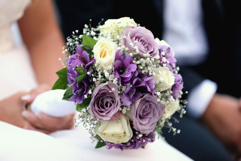 新娘手里美丽的手捧花