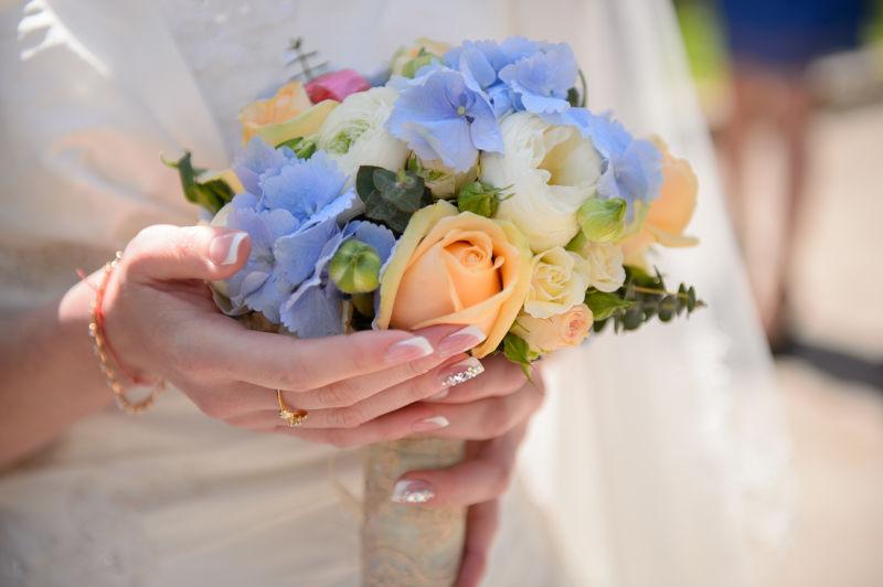 新娘手中美丽的手捧花