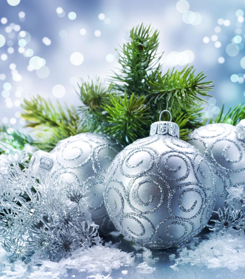 冬季美丽优雅的圣诞树装饰